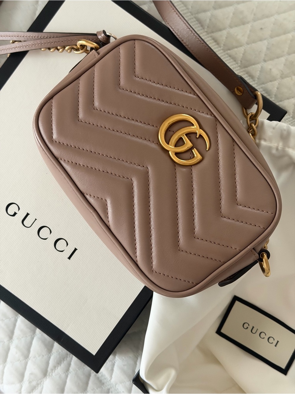 Gucci Marmont Matelassé Leather Camera Bag - Picture 3 of 4